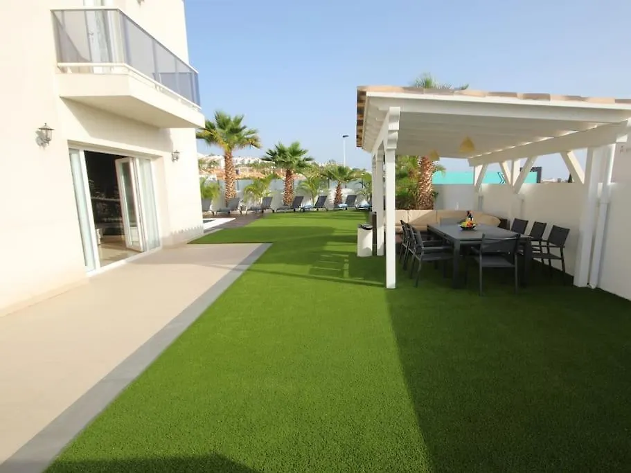 Villa De Lujo Con Piscina Privada En Costa Adeje